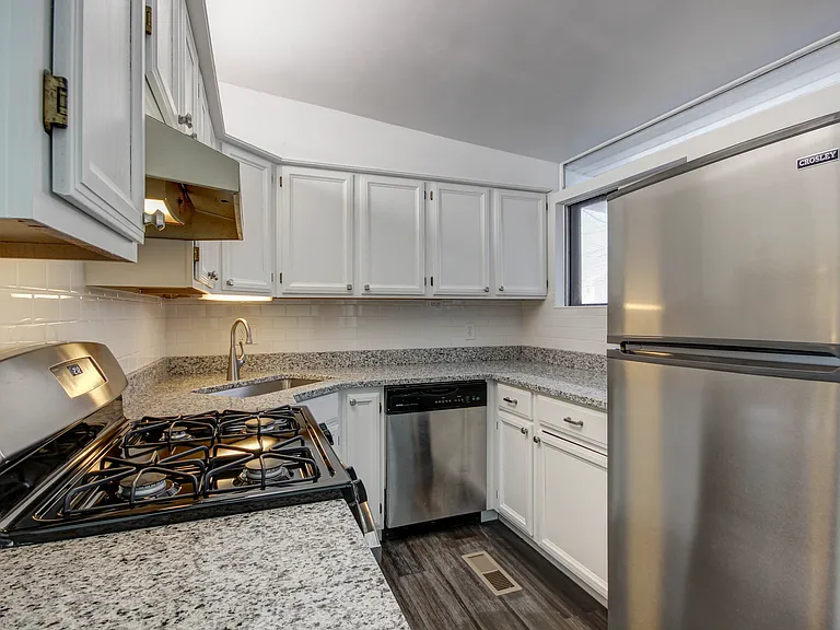 403 Whitehall Dr — Photo 13