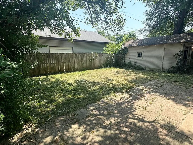 1048 S Jefferson Ave — Photo 11