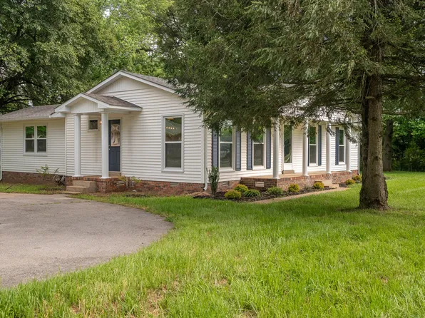 802 Daniel Dr, Lawrenceburg, TN 38464