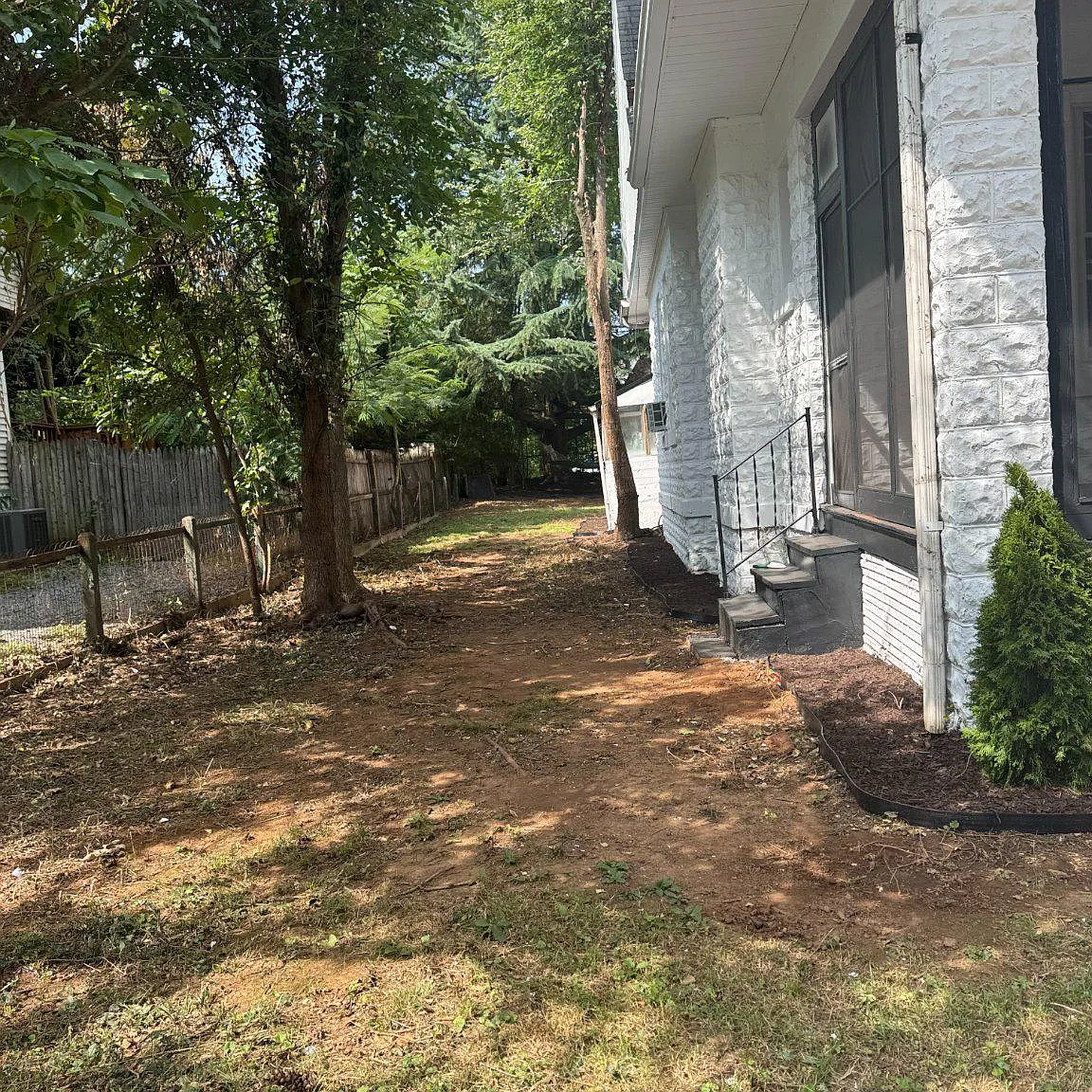 4 bed, 2.0 bath, 1760 sqft, $5,450 — Photo 4
