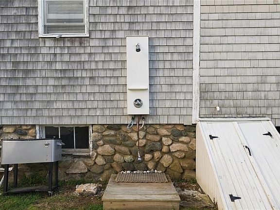 3rd image of 27 Benson Ave