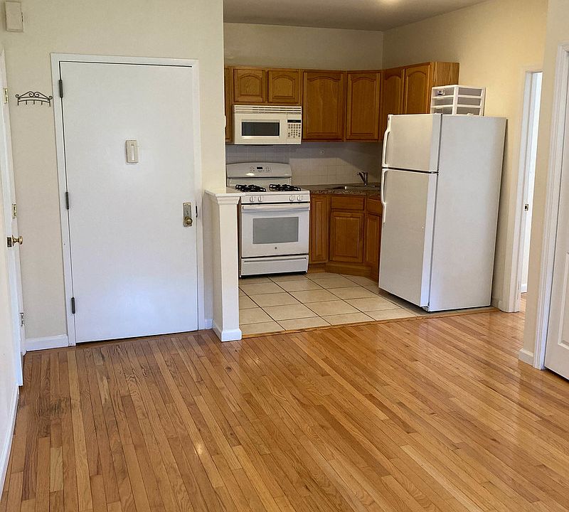 1st image of 2183 Steinway St APT 3R