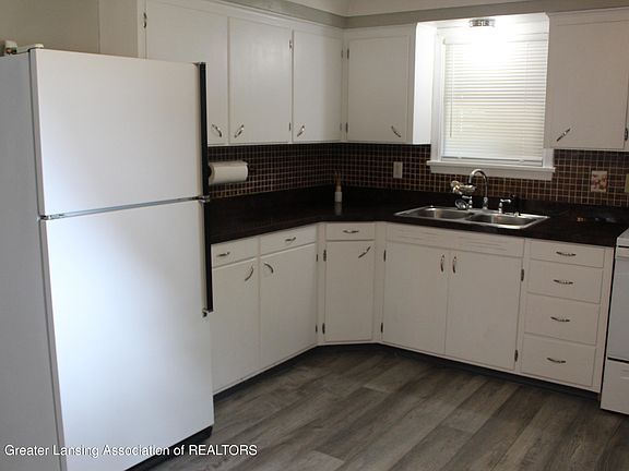 4th image of 327 Ann St
