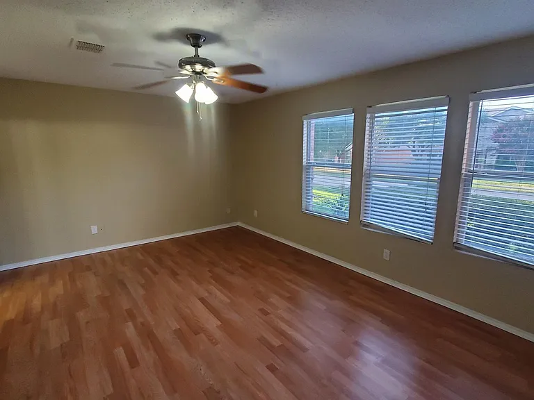 1400 Coral Reef Ln — Photo 17