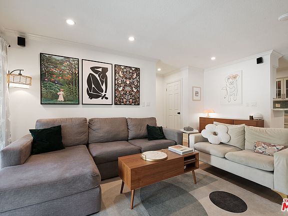 3rd image of 11138 Aqua Vista St APT 63