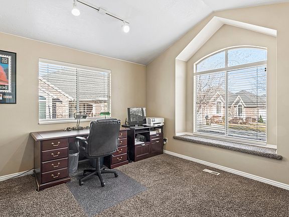 5th image of 237 S Ridgeview Dr