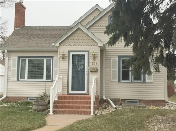 1518 W 8th St, Hastings, NE 68901