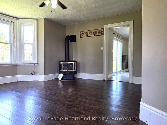 3rd image of 42656 Graham Rd