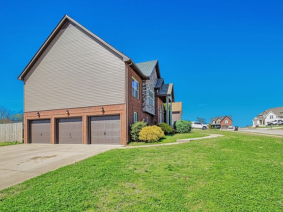 2nd image of 1335 Canyon Pl