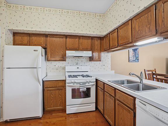 3rd image of 108 Golfview Dr