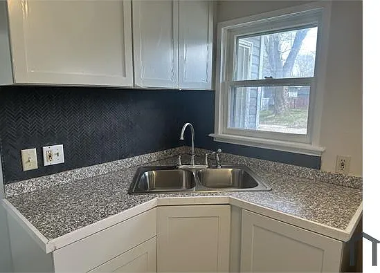 2215 Durand St — Photo 6