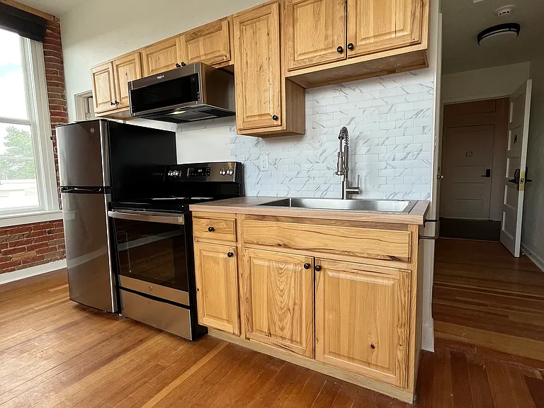 108 E Lewis St #14 — Photo 6