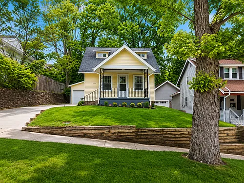 1120 W Maple St Photo 1