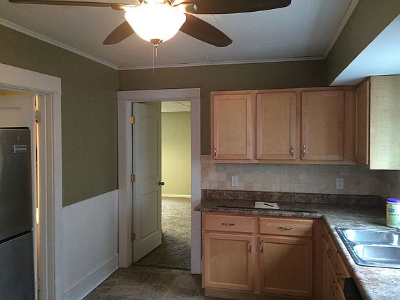 4th image of 905 Baraga St NE