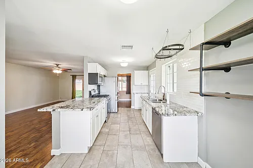 2320 W Whitton Ave Photo 1