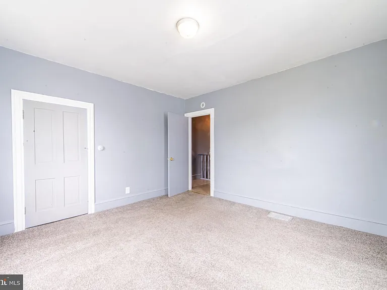 351 N Laurel St #B — Photo 9