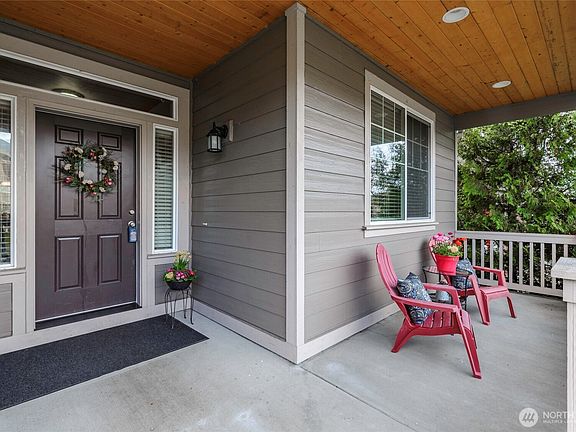 4th image of 1438 Farina Loop SE