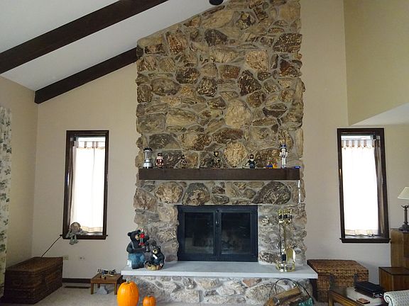 3rd image of 141 Cheri Ln