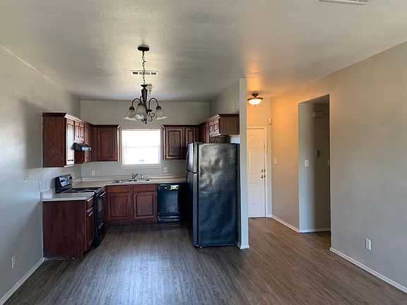 4th image of 858 Robinson Ct #858
