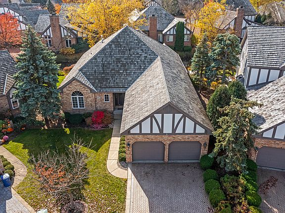 4th image of 61 Berkshire Ct
