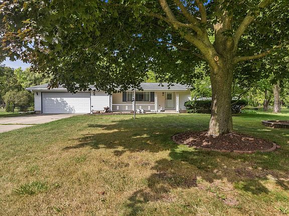 3rd image of 943 N Oakwood Rd