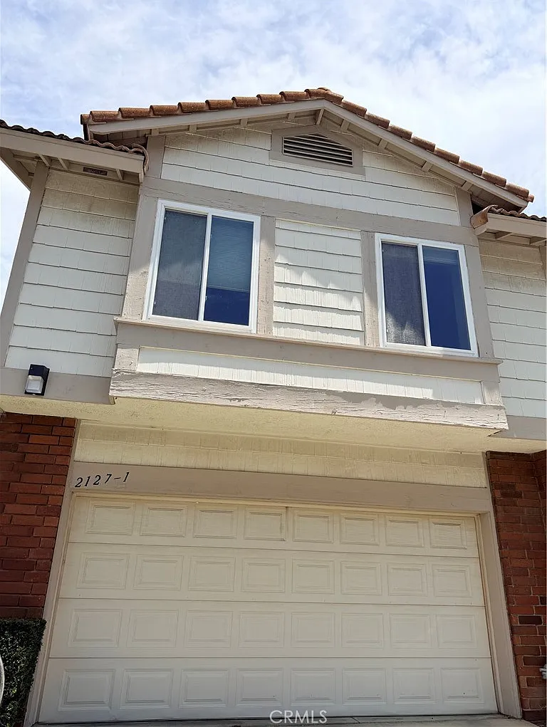 4 bed, 2104 sqft, $3,980 — Photo 3