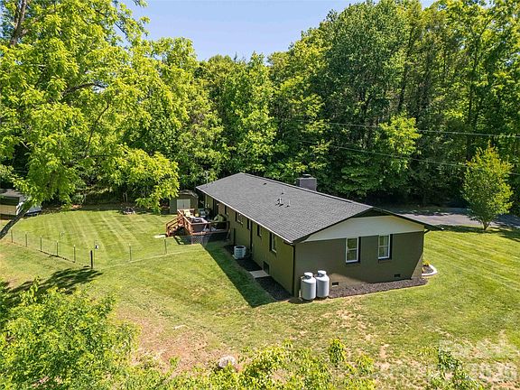 3rd image of 65 Poppy Ln