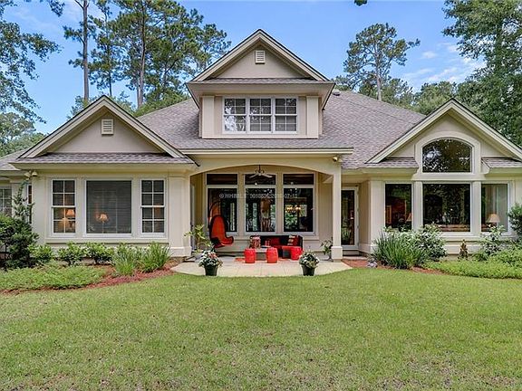 2nd image of 748 Colonial Dr