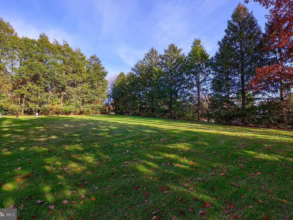1st image of 558 Longfellow Dr