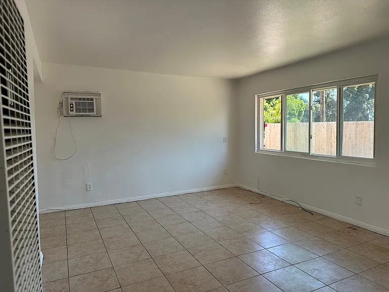 1218 Helix St #1218 — Photo 3