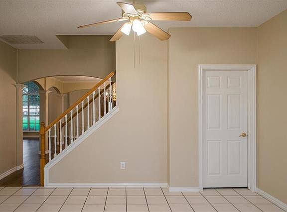 4th image of 803 Yellowstone Dr
