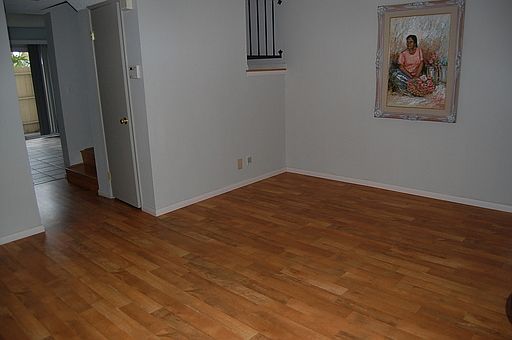 3rd image of 303 Sharon Ln
