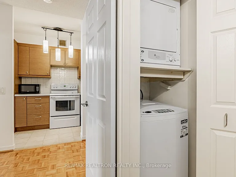 284 Bloor St W #903 — Photo 23