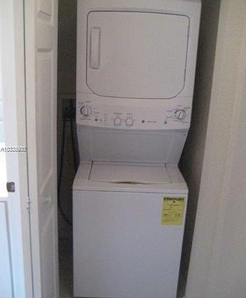 3rd image of 4531 Oak Terrace Dr