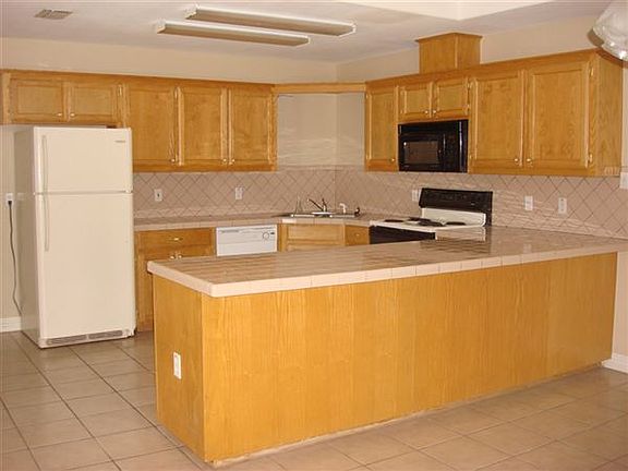 4th image of 2409 N Veterans Blvd #I