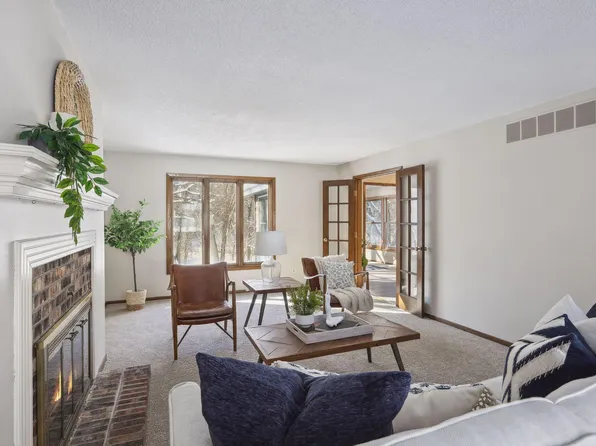 230 Woodridge Dr, Vadnais Heights, MN 55127