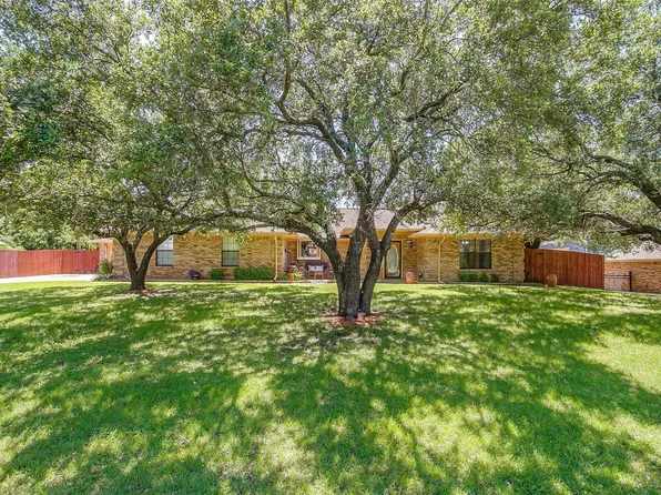 104 Longbranch Rd, Burleson, TX 76028