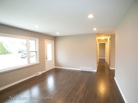 3rd image of 1310 Park Dr