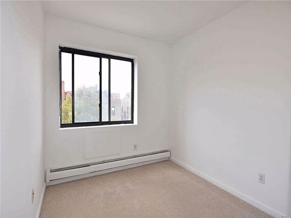 4th image of 14448 Roosevelt Ave APT 6C