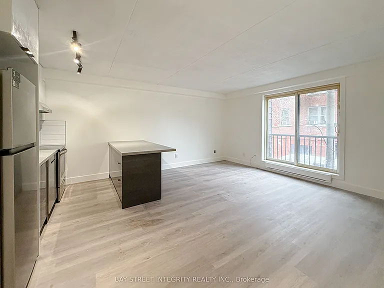 678 Queen St E #2 — Photo 3