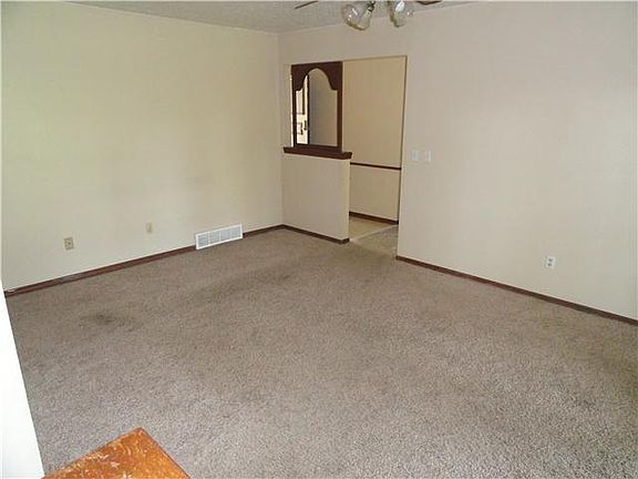 2nd image of 4021 S Vickie Dr