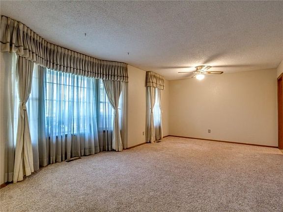 2nd image of 200 W Platt Dr