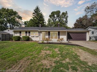 6314 Woodsdale Dr, Grand Blanc, MI 48439