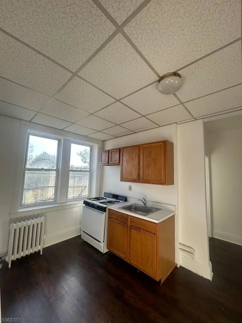 1 bed, 1.0 bath, $1,700 — Photo 2