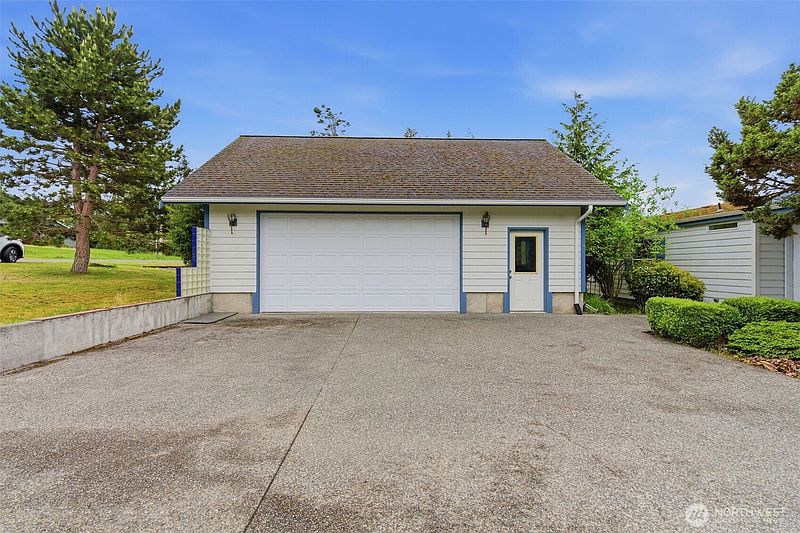 5th image of 3244 Mardell Drive