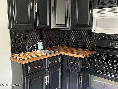 2nd image of 2158 Sherwood Ave #2