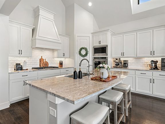 3rd image of 1326 Divine Rose Way
