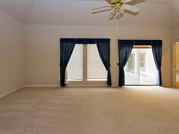 5th image of 35 Campden Cir