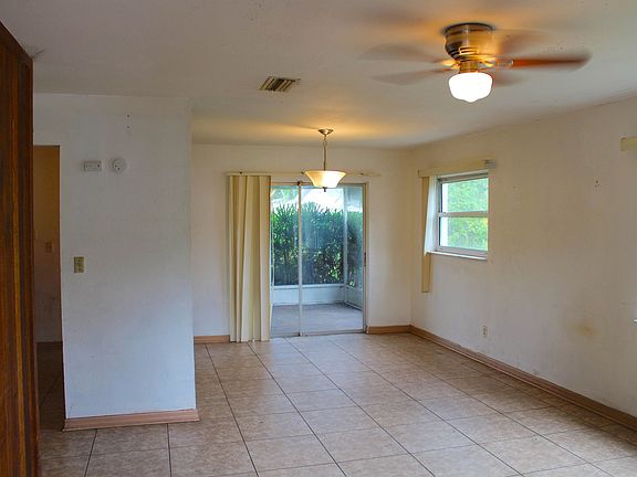 3rd image of 2933 Karen Ave