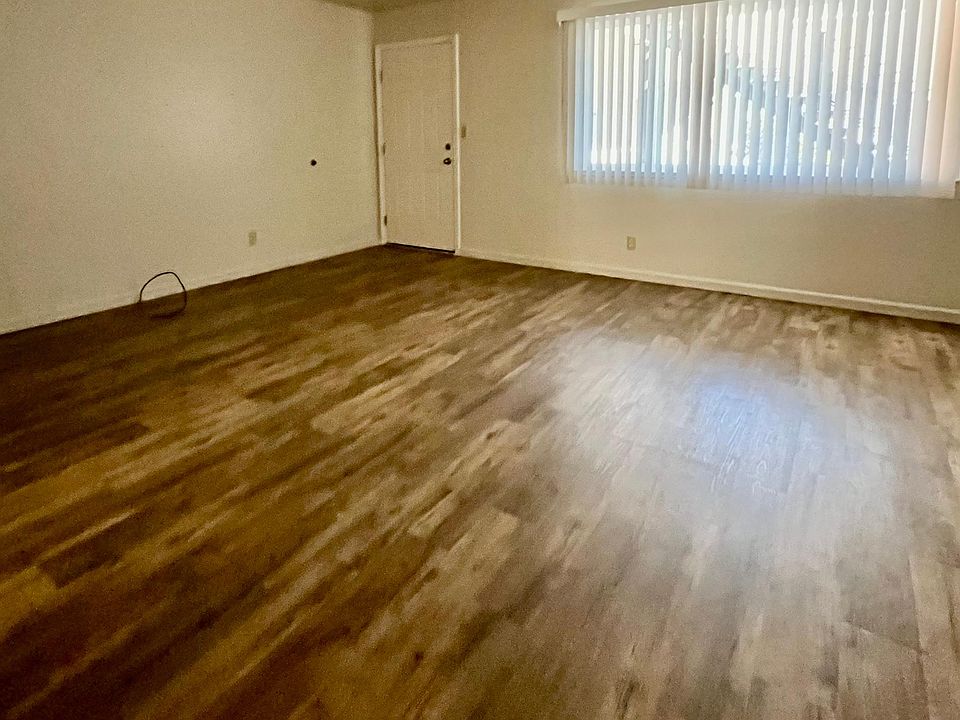 1st image of 5590 Clovercrest Dr #22